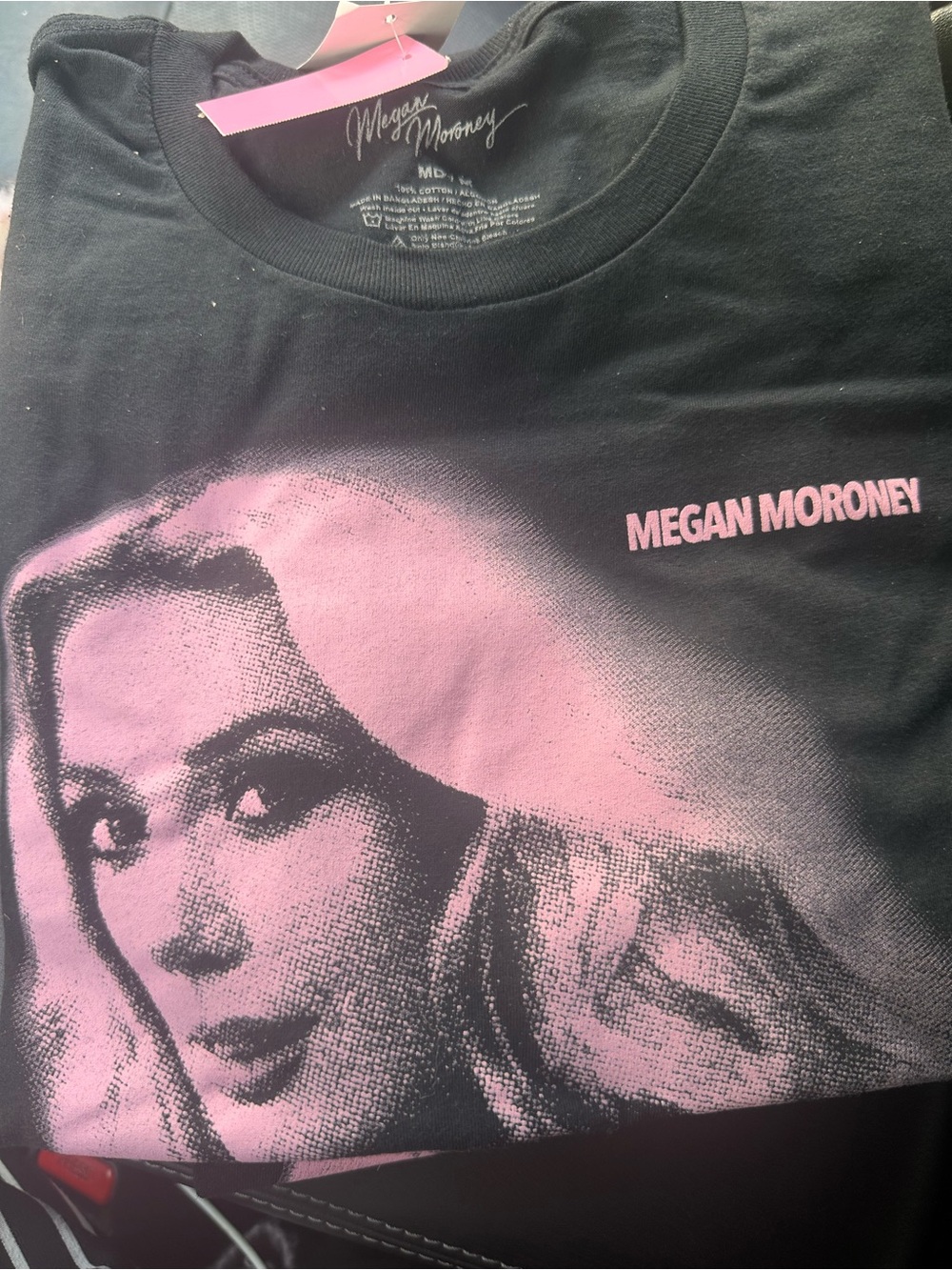 Megan Moroney Women’s Black & Pink Graphic Tee size medium NWT